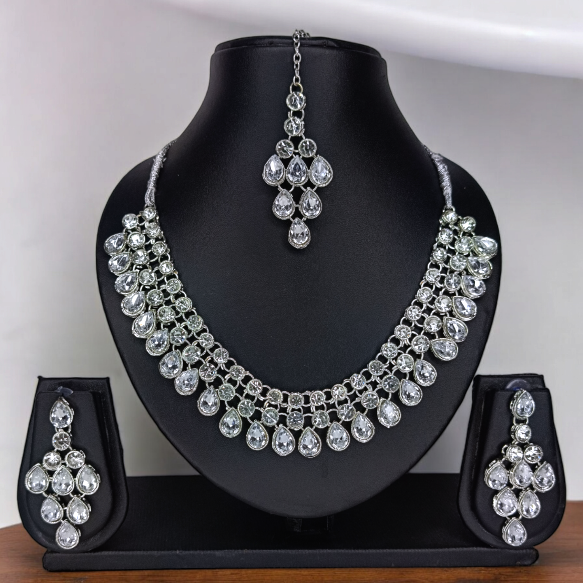 White Stone Necklace Set